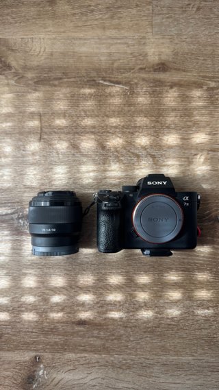 Sony A7 III + Lente FE 1.8/50 + Cage