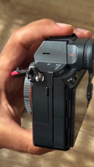 Sony A7 III + Lente FE 1.8/50 + Cage