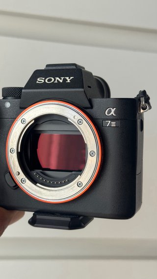 Sony A7 III + Lente FE 1.8/50 + Cage