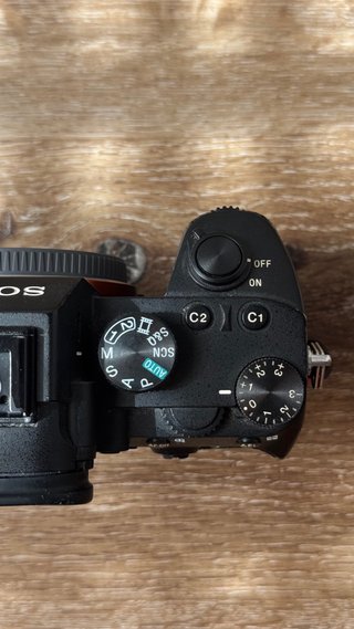 Sony A7 III + Lente FE 1.8/50 + Cage