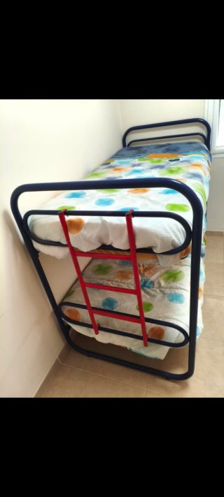 Literas metálicas con escalera