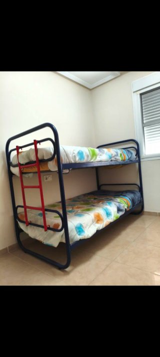 Literas metálicas con escalera