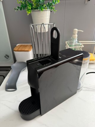 Cafetera Nespresso Negra