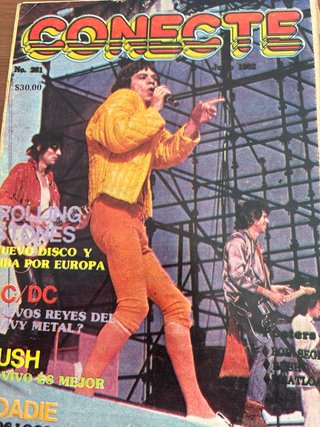 Revista Conecte Mexicana Con poster gigante Rush