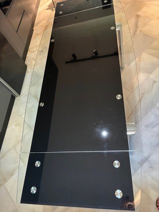 Tavolo da centro in vetro nero e acciaio