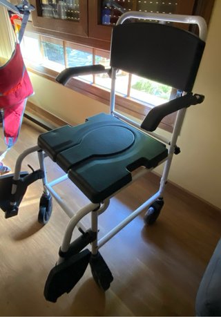 Silla de ducha con ruedas