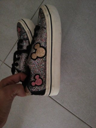 Tenis Kuromi y mickey Talla 32 y 33