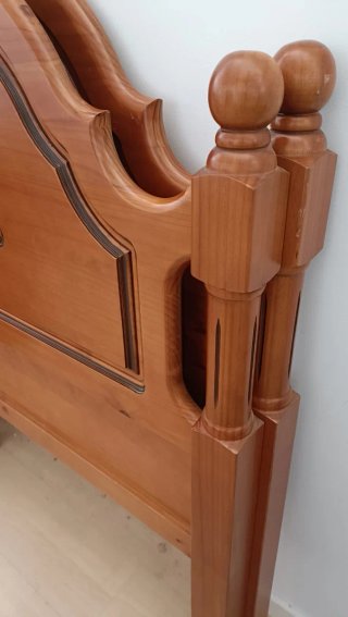 Cabeceros de madera maciza tallados