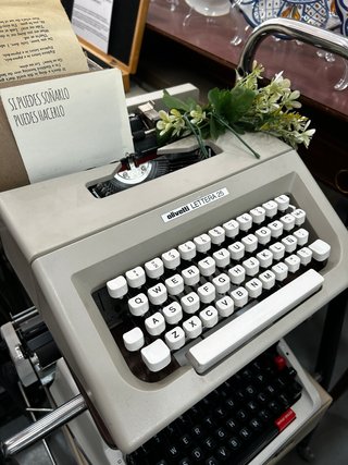 Máquina de escribir Olivetti Lettera 25 vintage