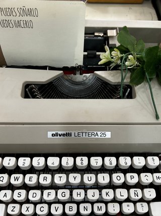 Máquina de escribir Olivetti Lettera 25 vintage