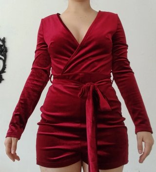 Mono terciopelo rojo cruzado