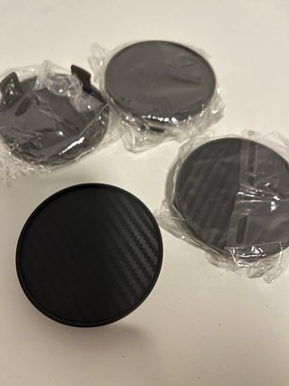 Tapacubos imitación carbono BMW (4 unidades)