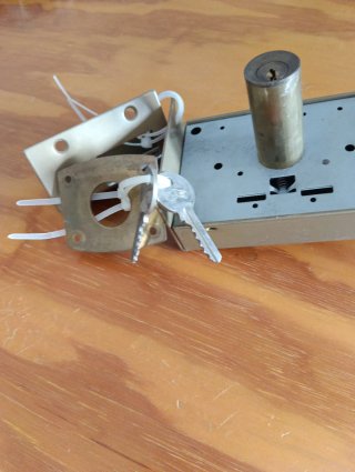 Cerradura nueva sin estrenar