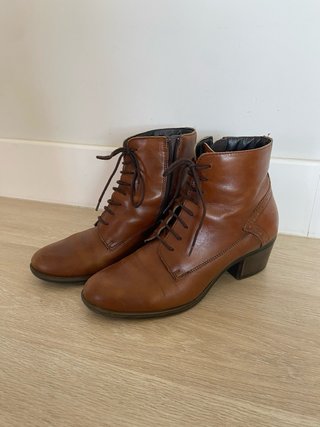 Botines tipo piel marrones T38