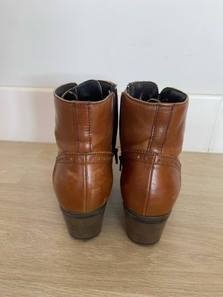 Botines tipo piel marrones T38