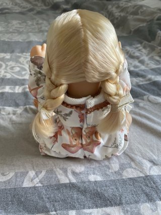 Muñeca bebé rubia ojos azules