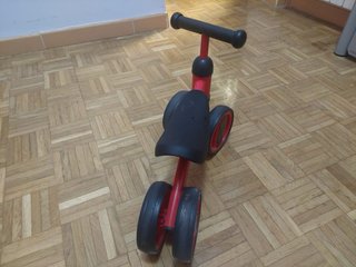 Bicicleta de aprendizaje roja