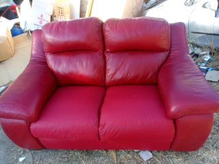 Sofá de 2 plazas de piel rojo