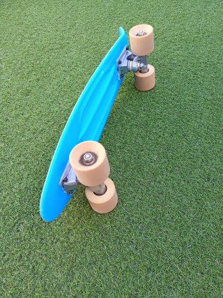 Monopatín azul