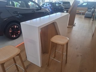 Mostrador de recepción de diseño moderno