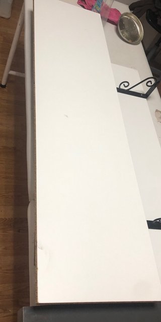 Estante blanco de madera