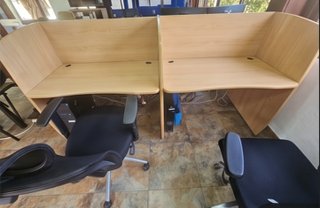 Mesa de oficina multipuesto madera y cristal