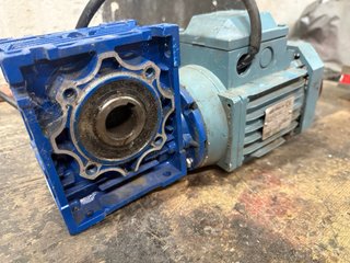 Reductor motovario con motor