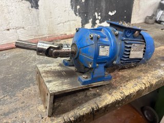 Reductor motovario con motor