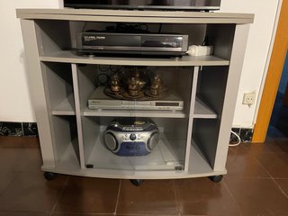 Mesa auxiliar TV con ruedas