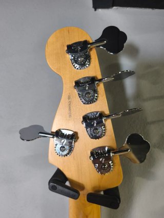 Bajo Fender Jazz Bass Elite V+ Pedalera