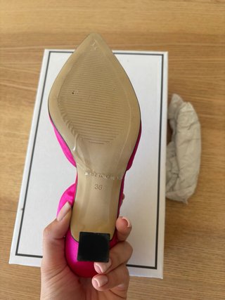 Zapato tacón fucsia pedrería