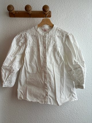 Camisa blanca bordada