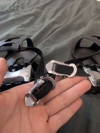 Pedales con calapiés y correas