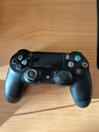 Playstation 4 Slim Nera e Rossa