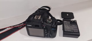Canon EOS Rebel T7 + 3 Lentes