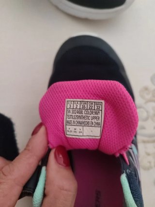 Zapatillas Skechers Niña Negras y Rosas
