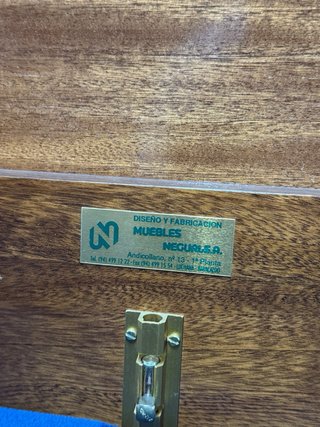 Mueble joyero de madera con cajones
