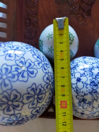 Sfere decorative in porcellana. Lotto a 15€