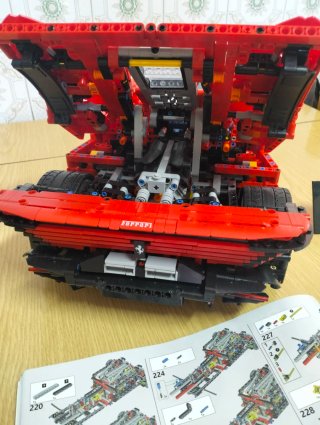Lego Technic Ferrari Daytona SP3 Set 42143