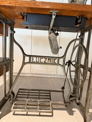 Máquina de coser antigua ŁUCZNIK