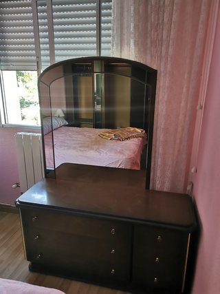 Muebles de madera salón y dormitorio gratis.