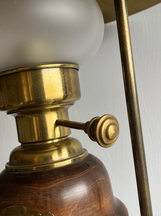 Antica lampada navale in legno e ottone