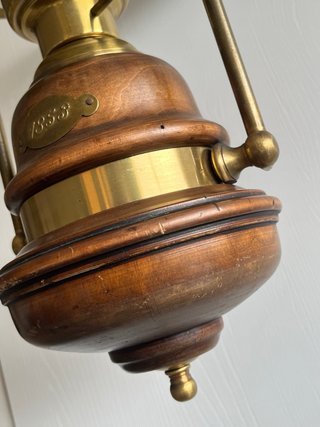 Antica lampada navale in legno e ottone