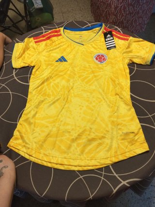 Camiseta Adidas Colombia Talla M pero da una s