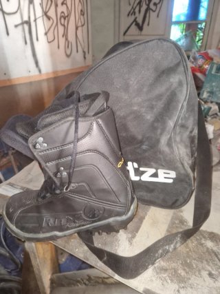 Tavola da snowboard con attacchi