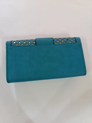 Cartera azul verdoso con detalles dorados