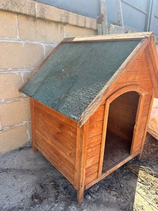 Caseta para perro de madera