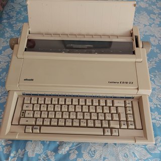 Máquina de escribir Olivetti Lettera E515-II