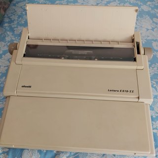 Máquina de escribir Olivetti Lettera E515-II
