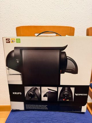 Cafetera Krups Nespresso Negra